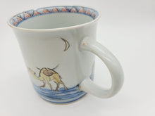画像をギャラリービューアに読み込む, 有田焼 宮崎祐輔 染錦砂漠駱駝 マグカップ