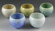 Load image into Gallery viewer, 京焼・清水焼 土渕陶あん(陶あん窯) 花結晶お茶呑茶碗