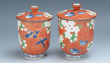 将图片加载到图库查看器,京焼・清水焼 山本壹楽(壹楽窯) 朱濃鴛鴦蓋付組湯呑