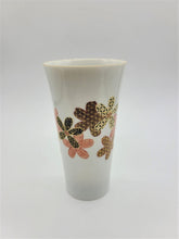 將圖片載入圖庫檢視器 京焼・清水焼 空女 華薩摩梅紋ビアカップ