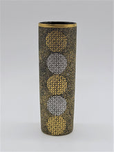 Load image into Gallery viewer, 京焼・清水焼 空女 華薩摩黒地筒杯