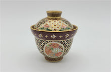 Load image into Gallery viewer, 京焼・清水焼 空女 華薩摩小蓋物(花鳥・菖蒲)