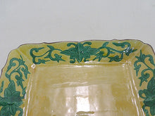 Load image into Gallery viewer, 京焼・清水焼 加藤雲泉(雲泉窯) 黄地青彩唐草輪花長角皿