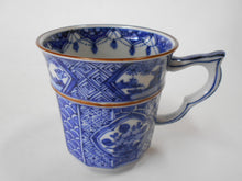 画像をギャラリービューアに読み込む, 京焼・清水焼 高野昭阿弥 染付祥瑞木瓜花カップ&ソーサー