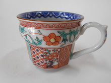 Load image into Gallery viewer, 京焼・清水焼 高野昭阿弥 朱塗祥瑞松竹梅カップ&ソーサー