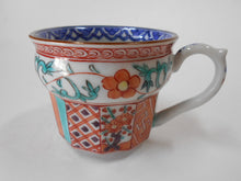 Load image into Gallery viewer, 京焼・清水焼 高野昭阿弥 朱塗祥瑞松竹梅カップ&ソーサー