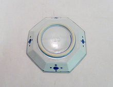 Load image into Gallery viewer, 京焼・清水焼 加藤雲泉(雲泉窯) 赤彩牡丹八角4寸皿