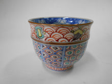 将图片加载到图库查看器,京焼・清水焼 高野昭阿弥 青海波宝紋(赤)ぐい呑