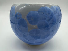 Load image into Gallery viewer, 京焼・清水焼 土渕陶あん(陶あん窯) 花結晶お茶呑茶碗