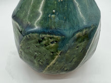 Load image into Gallery viewer, 京焼・清水焼 木野 織部面取お預け酒器