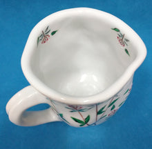 将图片加载到图库查看器,京焼・清水焼 村田幸之介(六齋窯) 捻り藤袴マグカップ