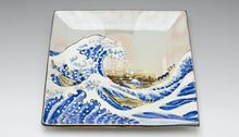 Load image into Gallery viewer, 京焼・清水焼 俊山 富士・波裏角皿