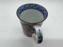 Load image into Gallery viewer, 京焼・清水焼 高野昭阿弥 赤絵捻古紋手付湯呑
