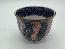 Load image into Gallery viewer, 京焼・清水焼 鳳山 染赤捻祥瑞お預け酒器