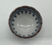 将图片加载到图库查看器,京焼・清水焼 山本壹楽(壹楽窯) 菊彫祥瑞お預け酒器