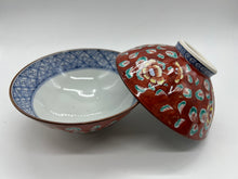 将图片加载到图库查看器,京焼・清水焼 山本壹楽(壹楽窯) 赤濃牡丹唐草組飯碗