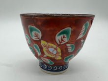 将图片加载到图库查看器,京焼・清水焼 山本壹楽(壹楽窯) 赤濃牡丹唐草お預け酒器