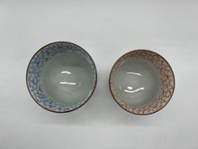 Load image into Gallery viewer, 京焼・清水焼 紫峰 染赤桜詰組湯呑