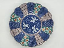 Load image into Gallery viewer, 京焼・清水焼 高野昭阿弥 色絵祥瑞唐子菊型七寸鉢