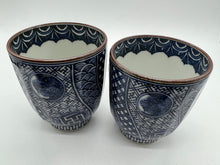 Load image into Gallery viewer, 京焼・清水焼 山本壹楽(壹楽窯) 三友祥瑞組湯呑