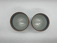 Load image into Gallery viewer, 京焼・清水焼 鳳山 染赤捻祥瑞組湯呑