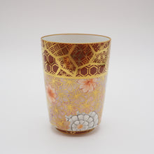 Load image into Gallery viewer, 京焼・清水焼 紀澤 金彩花詰(赤)切立フリーカップ