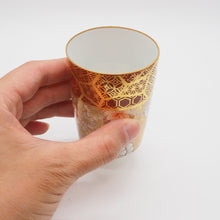 Load image into Gallery viewer, 京焼・清水焼 紀澤 金彩花詰(赤)切立フリーカップ