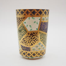 Load image into Gallery viewer, 京焼・清水焼 紀澤 金彩古紋切立フリーカップ