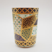 Load image into Gallery viewer, 京焼・清水焼 紀澤 金彩古紋切立フリーカップ