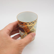 Load image into Gallery viewer, 京焼・清水焼 紀澤 金彩古紋切立フリーカップ