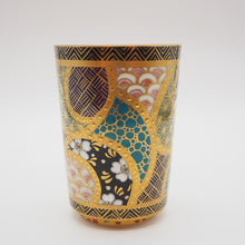 Load image into Gallery viewer, 京焼・清水焼 紀澤 金彩金盛古紋切立フリーカップ