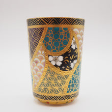 Load image into Gallery viewer, 京焼・清水焼 紀澤 金彩金盛古紋切立フリーカップ