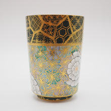 Load image into Gallery viewer, 京焼・清水焼 紀澤 金彩花詰(青)切立フリーカップ