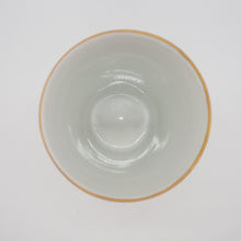 Load image into Gallery viewer, 京焼・清水焼 紀澤 金彩花絵(赤)口反フリーカップ