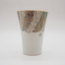 Load image into Gallery viewer, 京焼・清水焼 紀澤 金彩捻花絵(青)口反フリーカップ