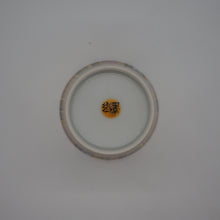 Load image into Gallery viewer, 京焼・清水焼 紀澤 金彩縦縞口反フリーカップ