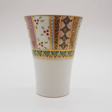 Load image into Gallery viewer, 京焼・清水焼 紀澤 金彩唐草縦縞口反フリーカップ
