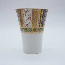 Load image into Gallery viewer, 京焼・清水焼 紀澤 金彩唐草縦縞口反フリーカップ