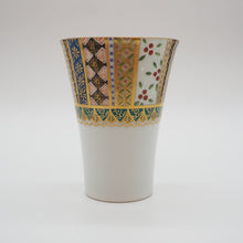 Load image into Gallery viewer, 京焼・清水焼 紀澤 金彩唐草縦縞口反フリーカップ