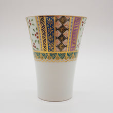 Load image into Gallery viewer, 京焼・清水焼 紀澤 金彩唐草縦縞口反フリーカップ
