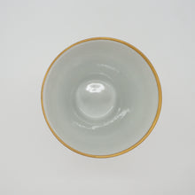 Load image into Gallery viewer, 京焼・清水焼 紀澤 金彩唐草縦縞口反フリーカップ