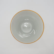 Load image into Gallery viewer, 京焼・清水焼 紀澤 金彩捻花絵(赤)口反フリーカップ