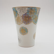 Load image into Gallery viewer, 京焼・清水焼 紀澤 金彩花絵(青)口反フリーカップ