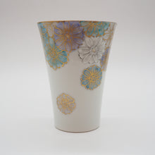 Load image into Gallery viewer, 京焼・清水焼 紀澤 金彩花絵(青)口反フリーカップ