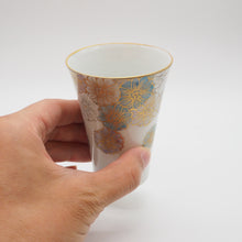 Load image into Gallery viewer, 京焼・清水焼 紀澤 金彩花絵(青)口反フリーカップ