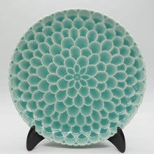 画像をギャラリービューアに読み込む, 京焼・清水焼 今橋炭渓(炭渓窯) 青釉花彫7寸皿