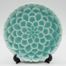 画像をギャラリービューアに読み込む, 京焼・清水焼 今橋炭渓(炭渓窯) 青釉花彫4.5寸皿