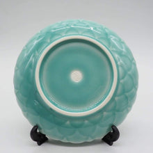 画像をギャラリービューアに読み込む, 京焼・清水焼 今橋炭渓(炭渓窯) 青釉花彫4.5寸皿