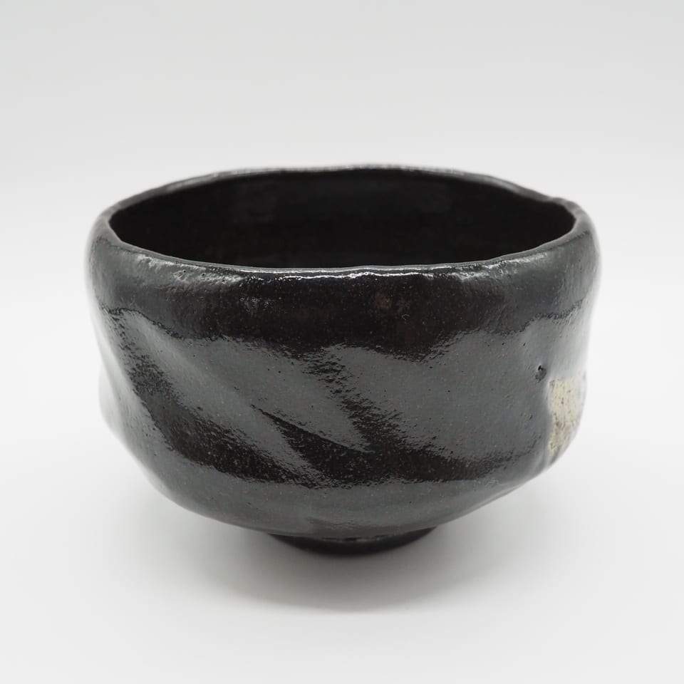 得価特価京焼・清水焼　馬盥茶碗　黒(くろらく)　松　TSK579　陶器 湯呑み、カップ