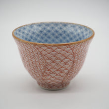 Load image into Gallery viewer, 京焼・清水焼 京泉 赤絵古紋 ぐい呑